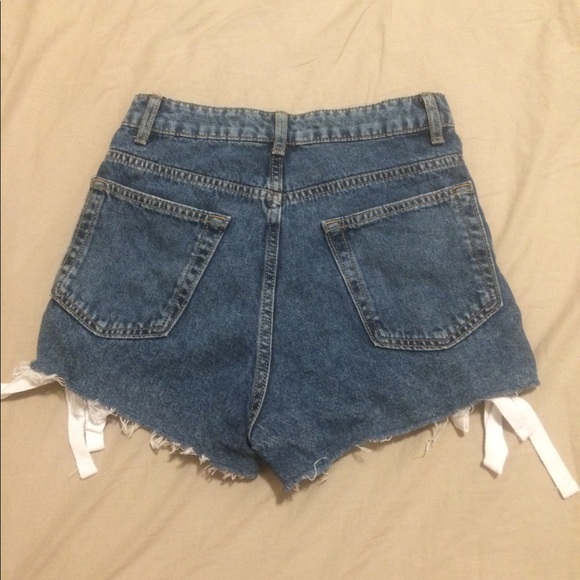 H&M HIGH-WAISTED LACE UP DENIM SHORTS - Picture 6 of 8